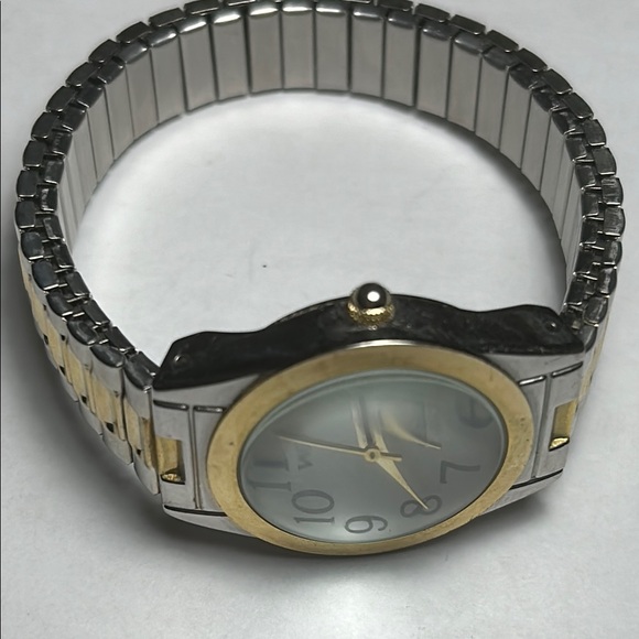 Ladies Waltham Quartz Watch - gold and silver tones - Picture 5 of 12